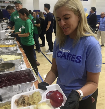 Mizuho volunteer at Thanksgiving